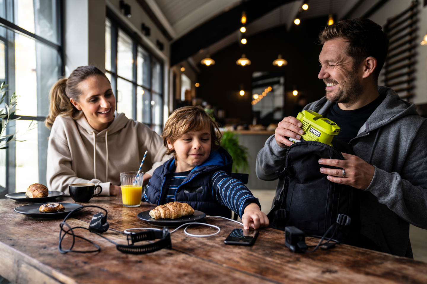 Akkuinvertteri Ryobi RY18BI150A-0 18V ONE+ runko