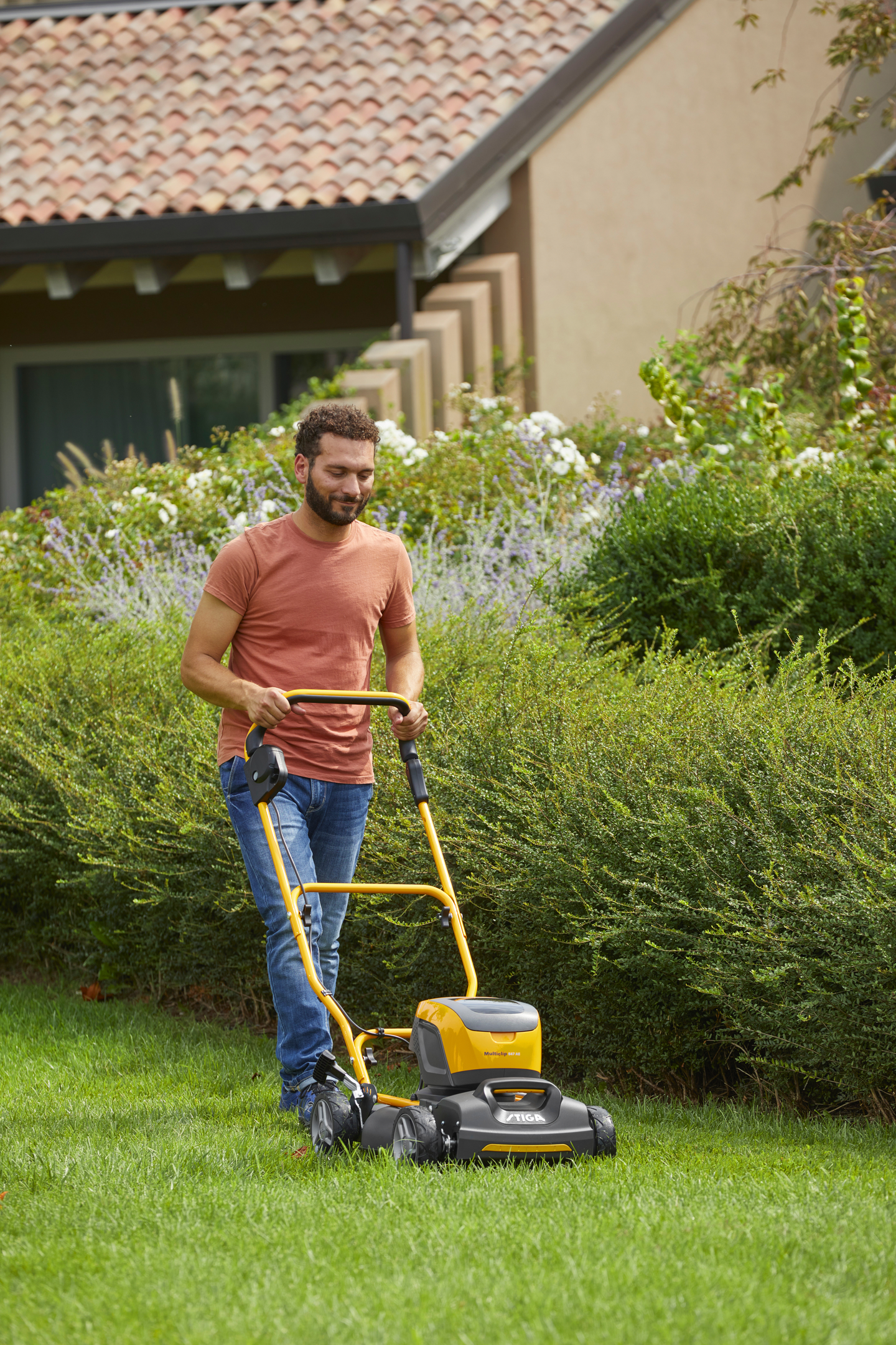 Akkuruohonleikkuri Stiga Multiclip 547 AE Kit