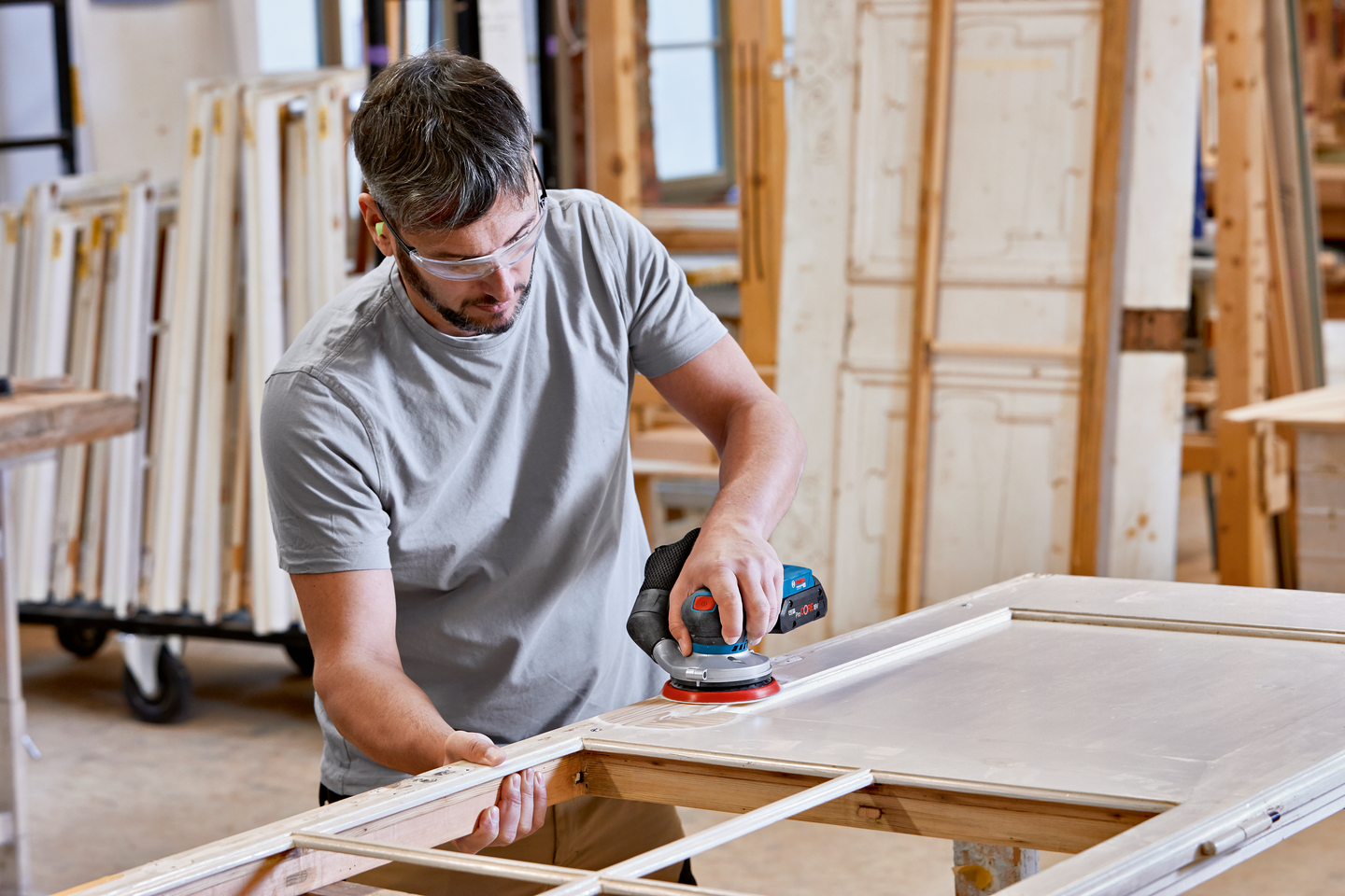 Akkuepäkeskohiomakone Bosch GEX 18V-125 Solo