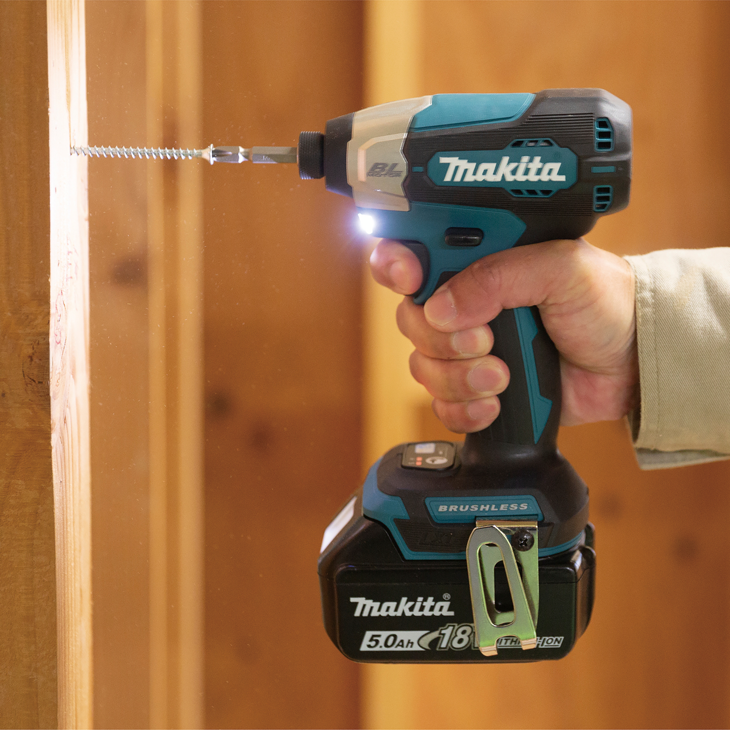Iskevä akkuruuvinväännin Makita DTD157Z 18V LXT runko