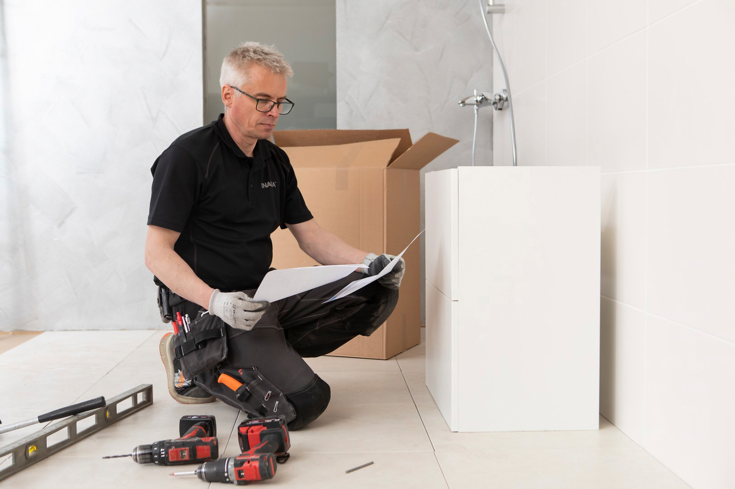 Allaslaatikosto Finnmirror Style 120 valumarmorialtaalla harmaa tammi