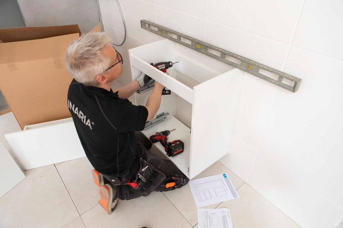 Allaslaatikosto Finnmirror Style 120 valumarmorialtaalla valkoinen