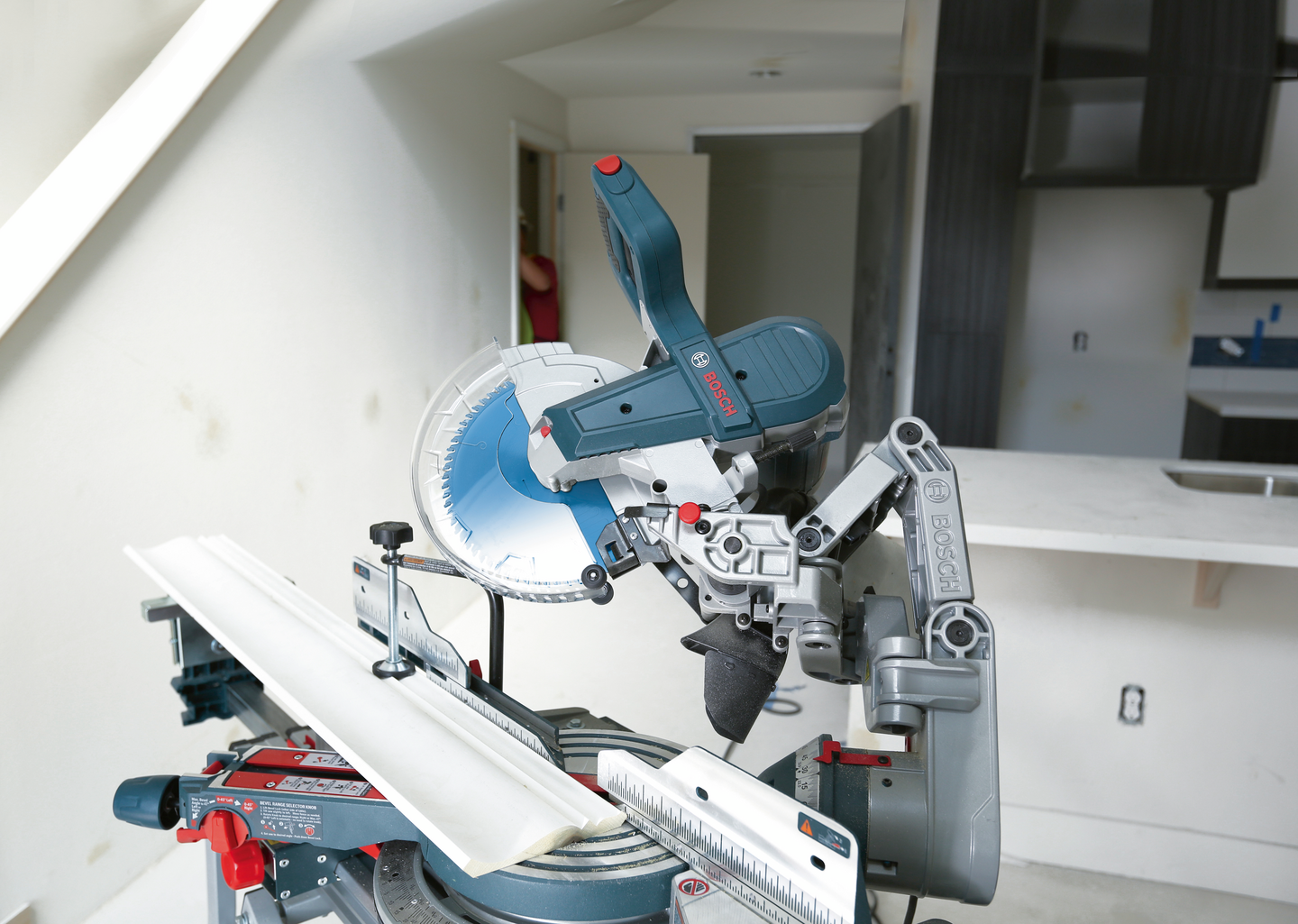 Katkaisu- ja jiirisaha Bosch GCM 10 GDJ