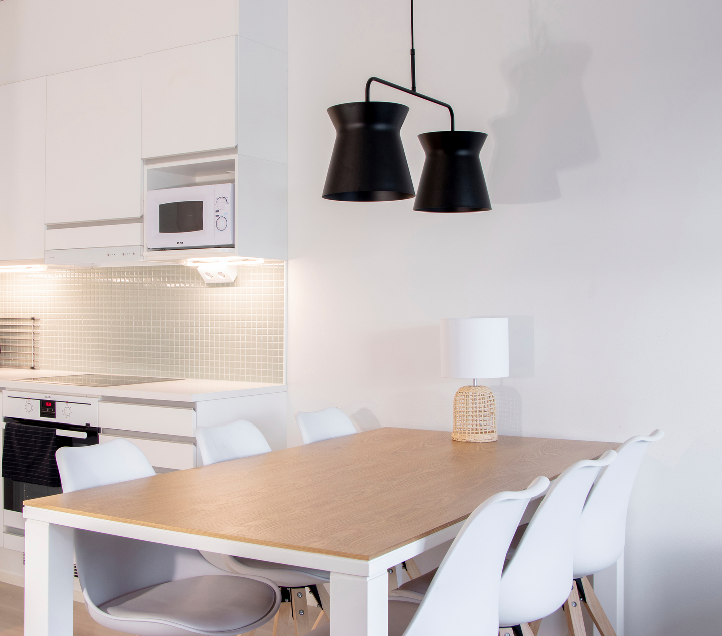 Riippuvalaisin Sessak Kaksi musta