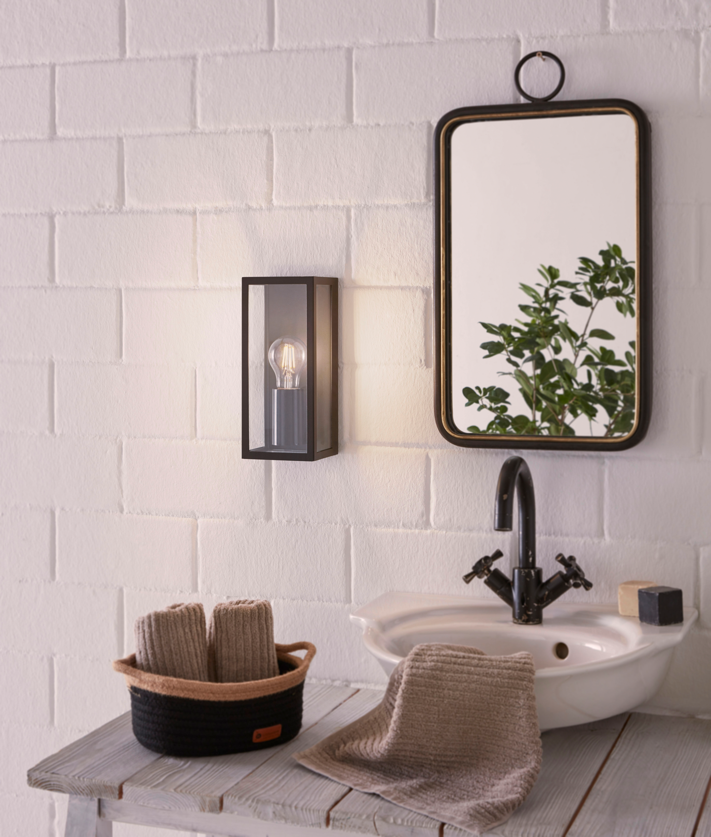 Seinävalaisin EGLO Amezola 60W E27 IP44 musta