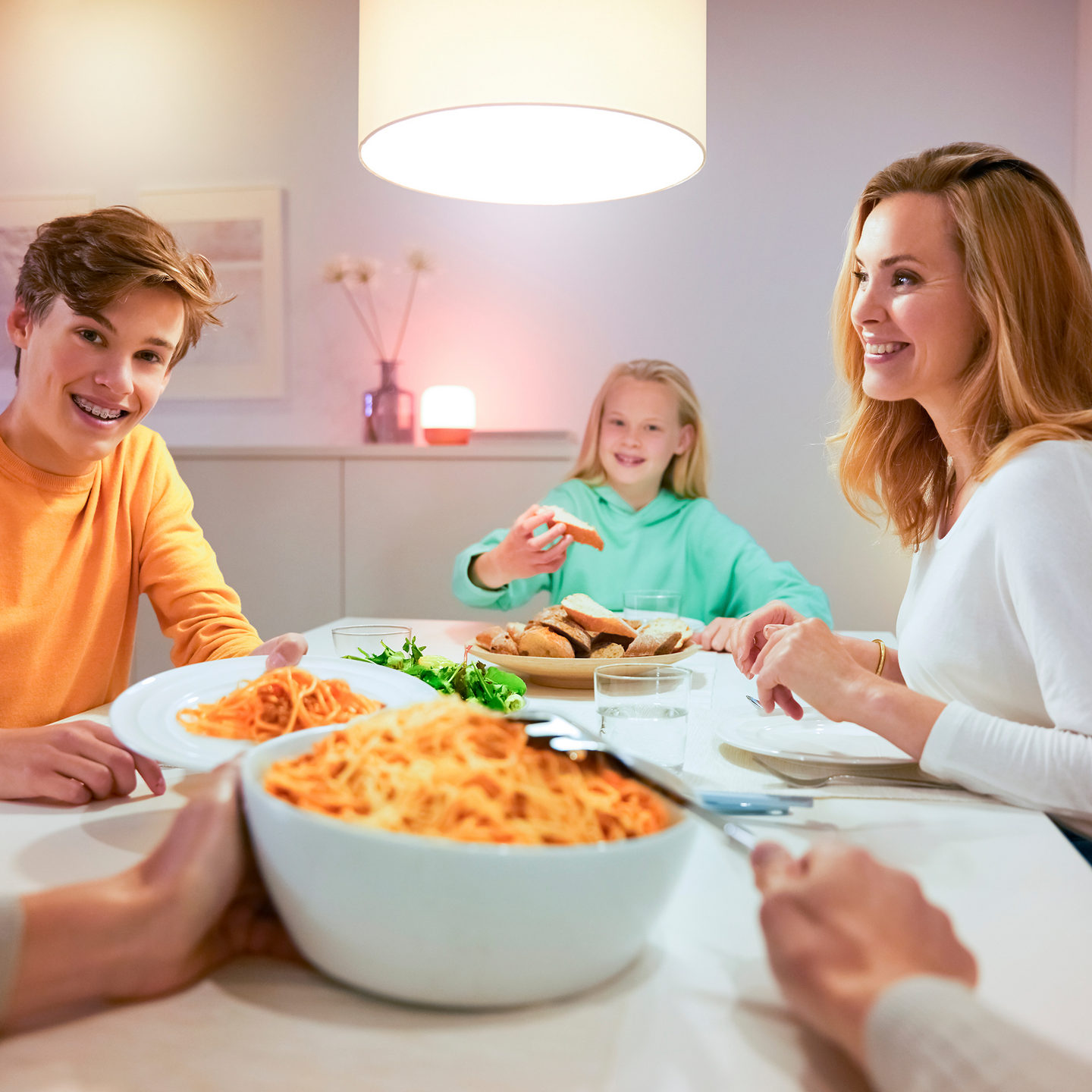 Led-lamppu WiZ WI-FI 4.9W E14 C37 927 HIMMENNETTÄVÄ