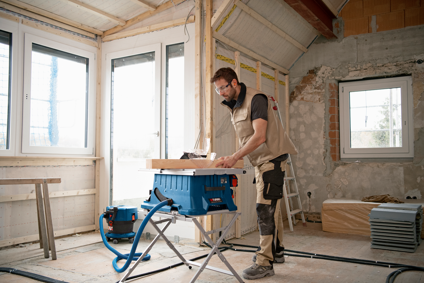 Akkupöytäsaha Bosch GTS 18V-216 Solo GTA 560