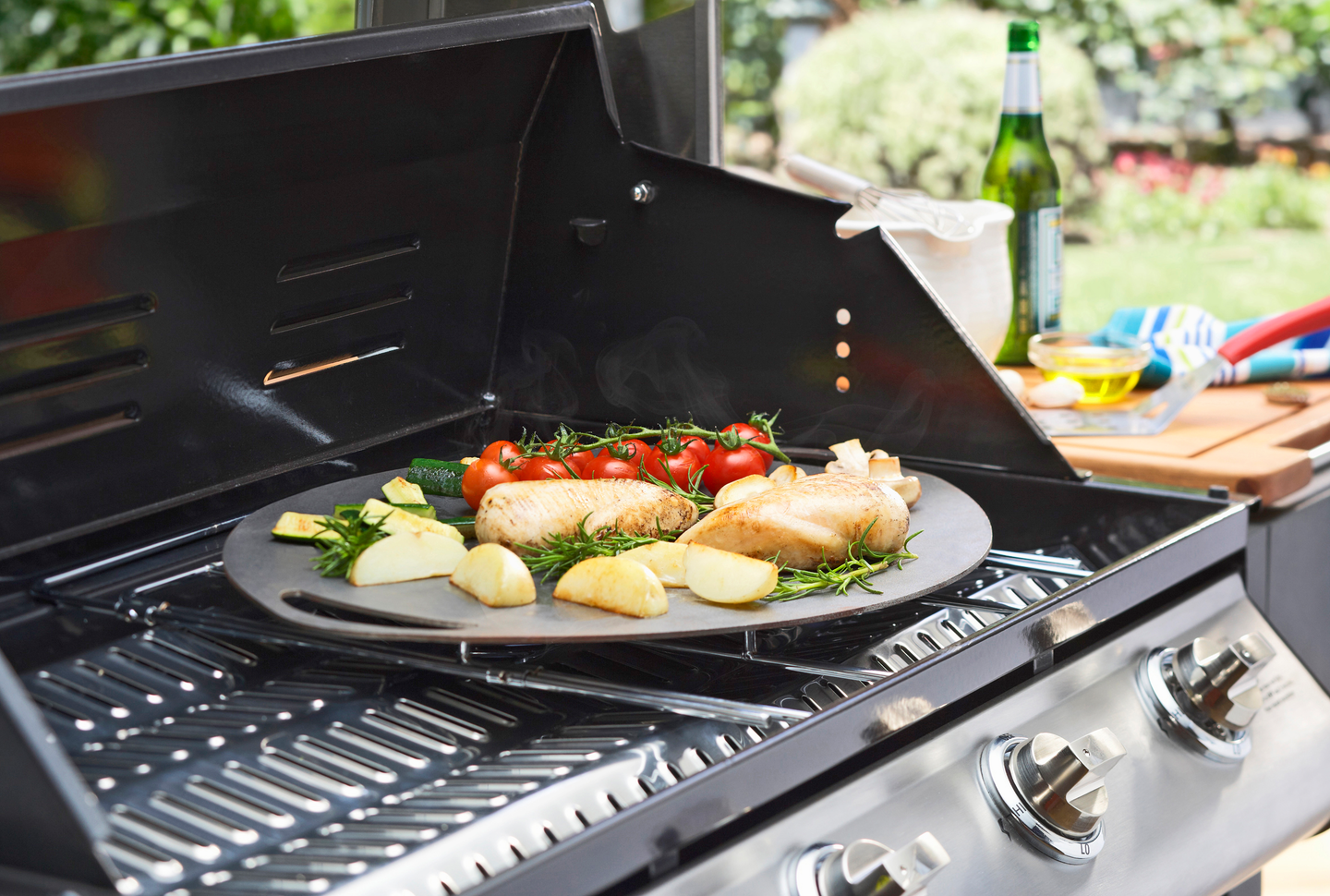 Muurinpohjapannu kaasugrilli telineellä