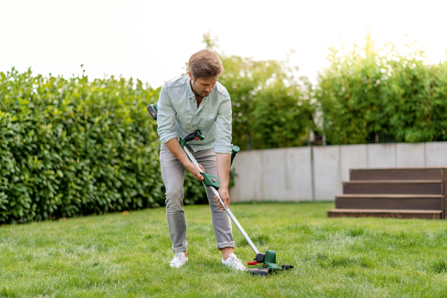 Akkutrimmeri Bosch UniversalGrassCut 18V-260 2x2,0Ah