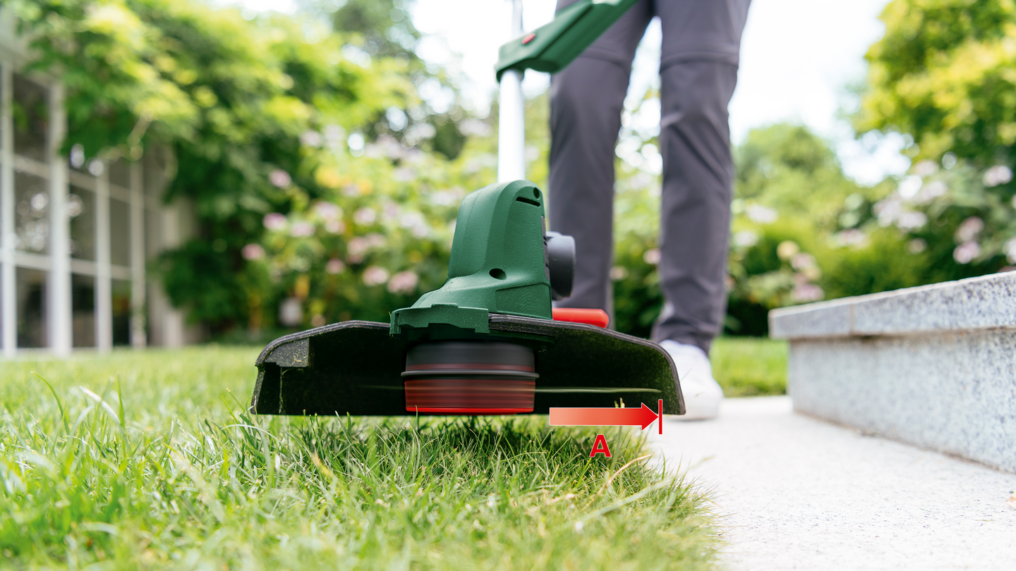 Akkutrimmeri Bosch UniversalGrassCut 18V-260 2x2,0Ah