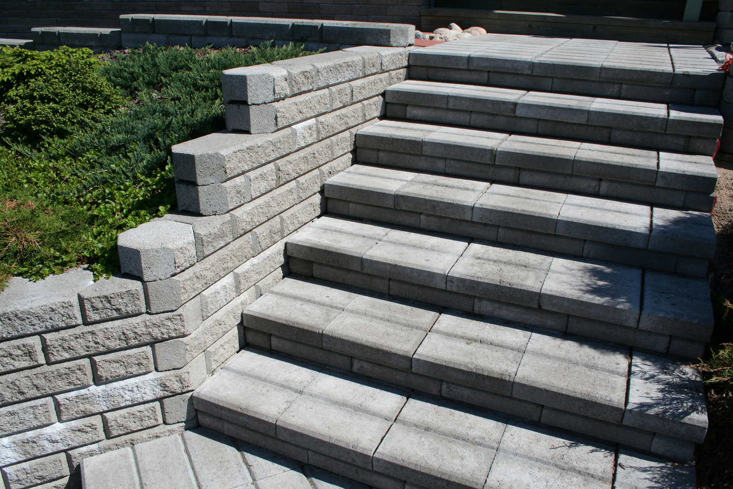 Vallikivi päätykivi HB 215x215x100mm harmaa 60kpl/lava 340kg/lava