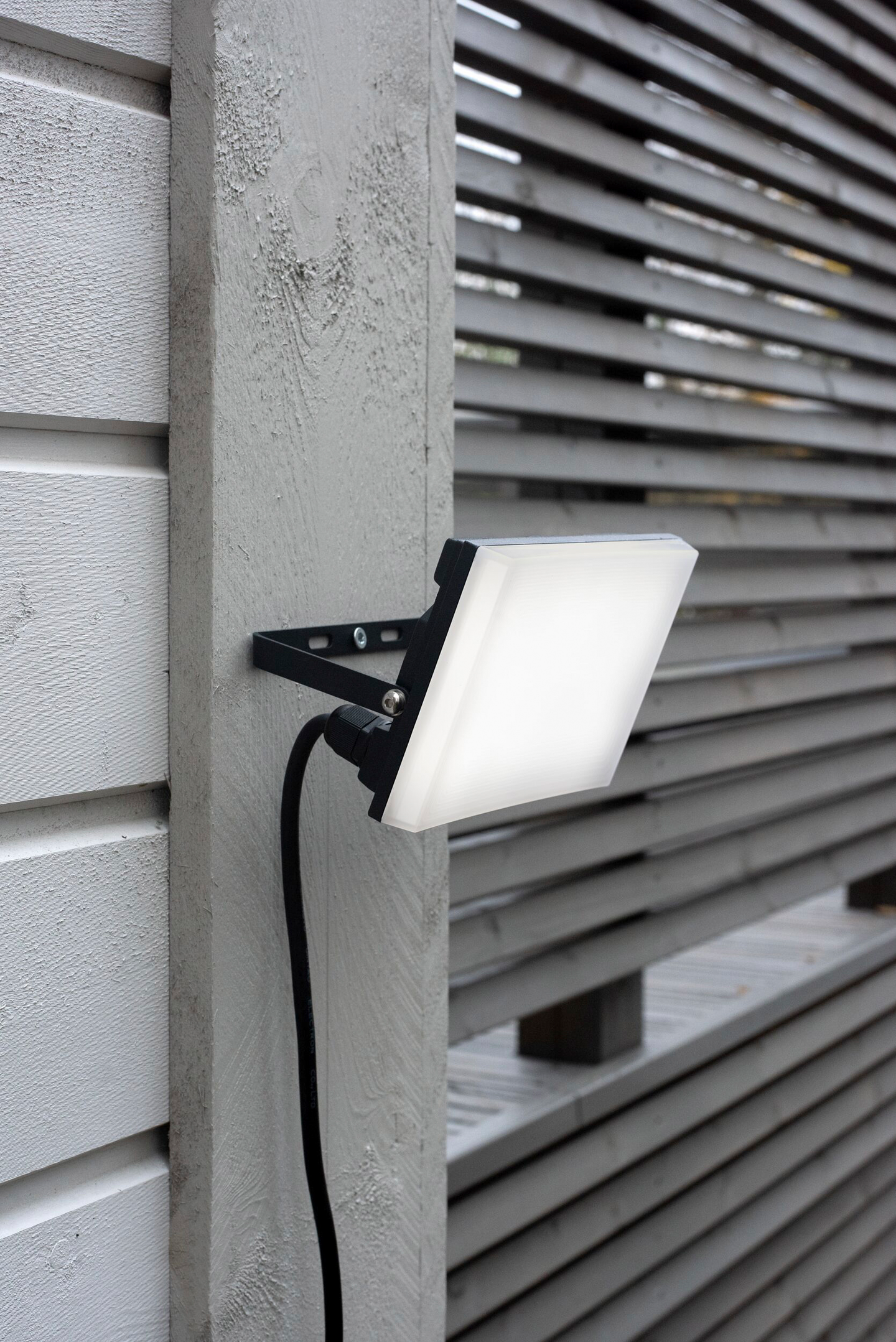 Valonheitin Airam Airflood 4000K 30W musta