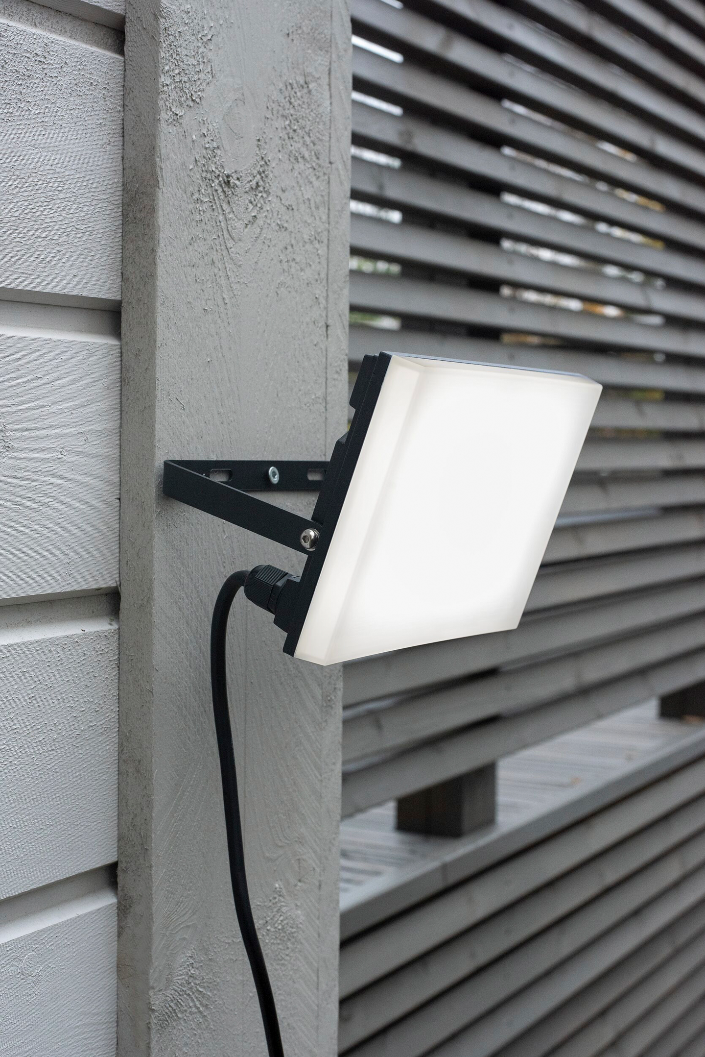 Valonheitin Airam Airflood 50W 4000K musta