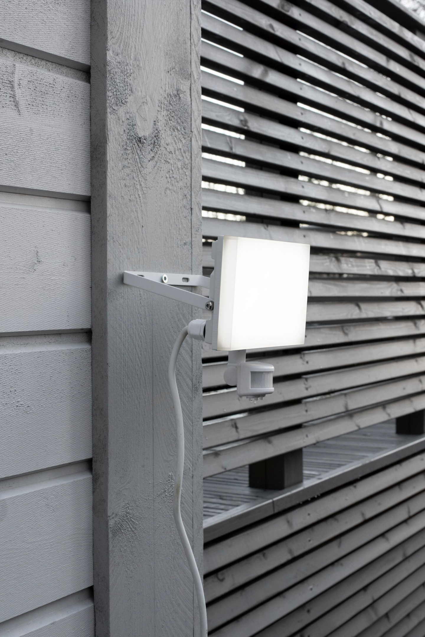 Valonheitin Airam Airflood 4000K 30W PIR valkoinen