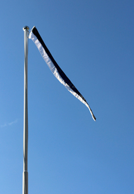 Omalipputanko Flagmore 130cm Suomen lippu + seinäpidike - K-Rauta