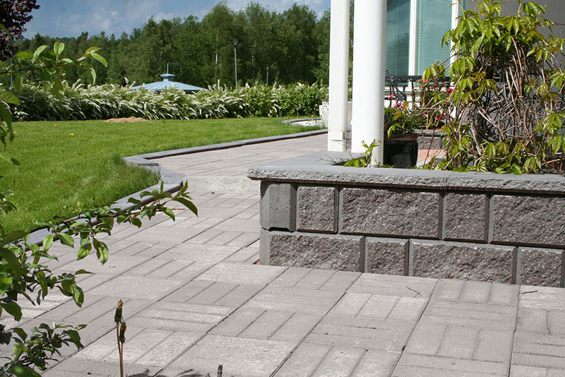 Kakspuolilaatta HB 300x300x55mm musta 120kpl/lava 1350kg/lava