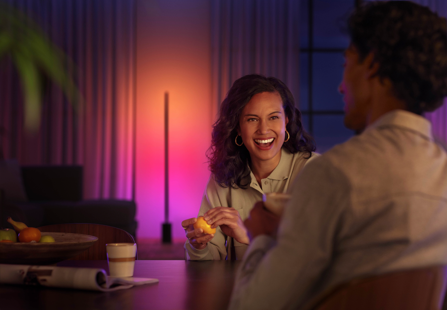 Lattiavalaisin Philips Hue Signe Gradient musta