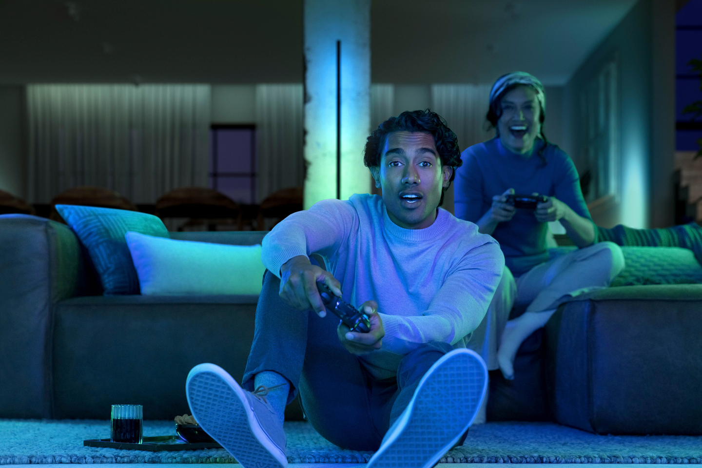 Lattiavalaisin Philips Hue Signe Gradient musta