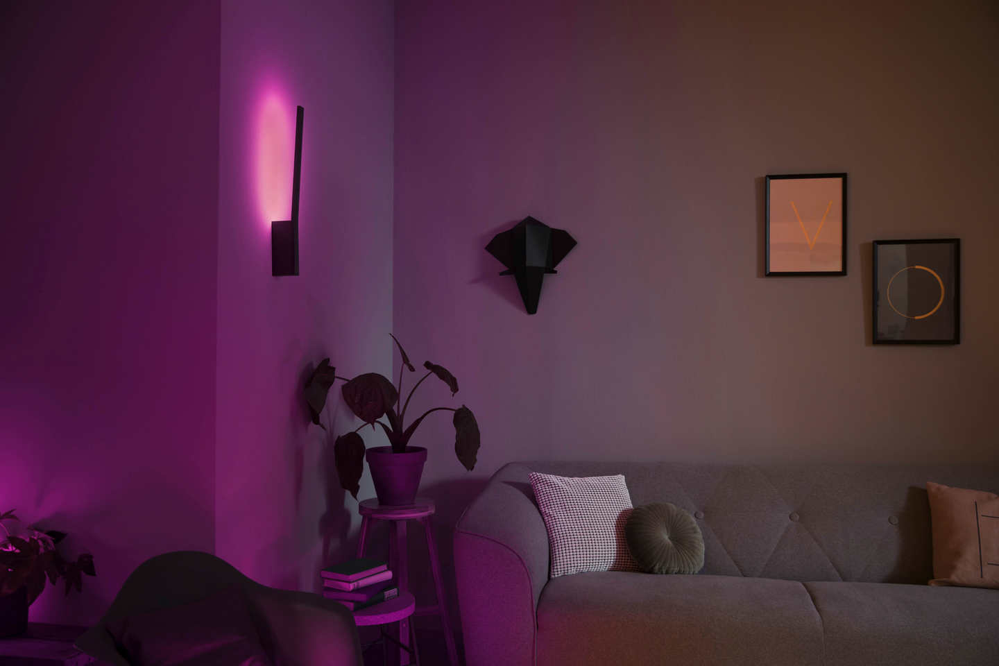 Seinävalaisin Philips Hue Liane musta 12W 24V