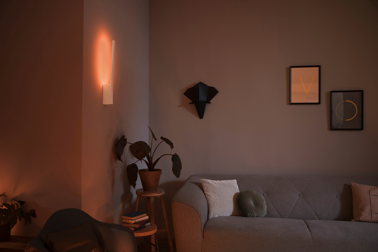 Seinävalaisin Philips Hue Liane valkoinen 12W 24V