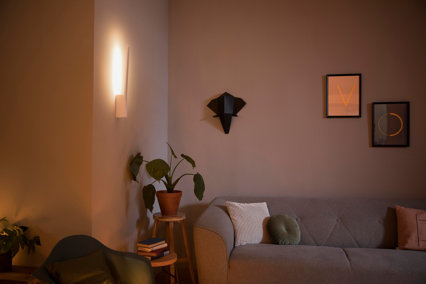 Seinävalaisin Philips Hue Liane valkoinen 12W 24V
