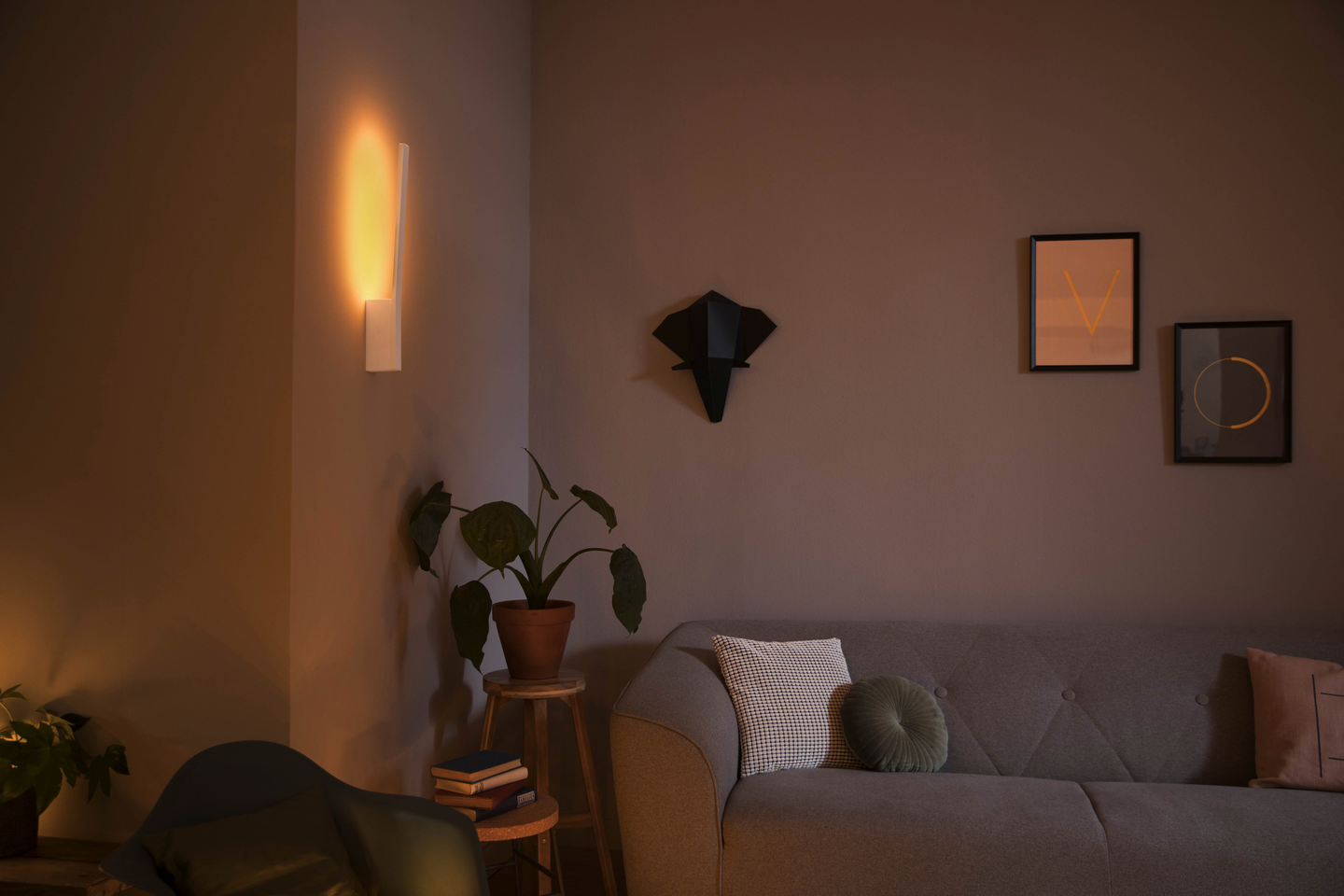 Seinävalaisin Philips Hue Liane valkoinen 12W 24V