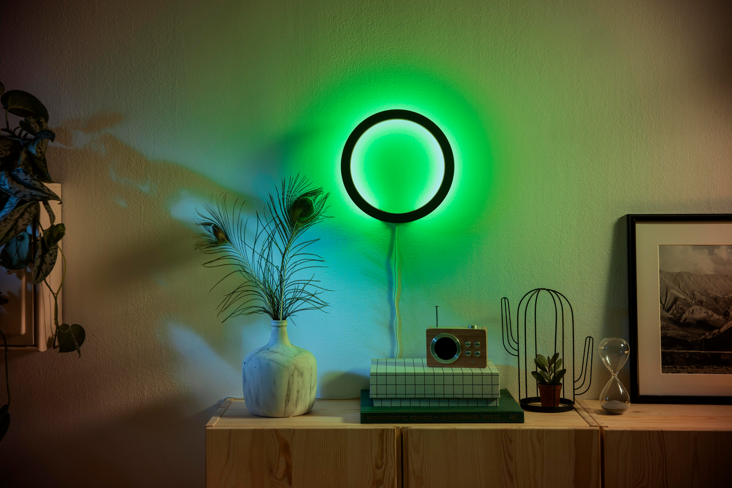 Seinävalaisin Philips Hue Sana musta 20W 24V