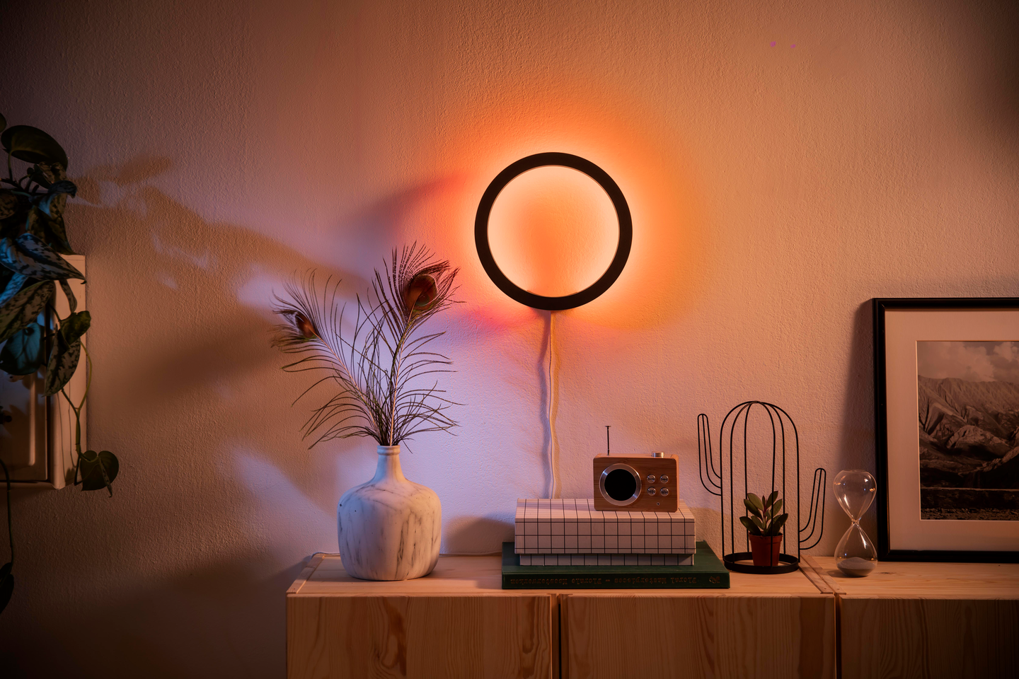 Seinävalaisin Philips Hue Sana musta 20W 24V