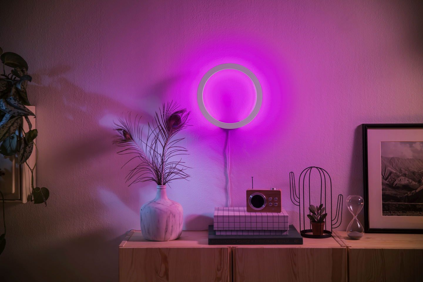 Seinävalaisin Philips Hue Sana valkoinen 20W 24V