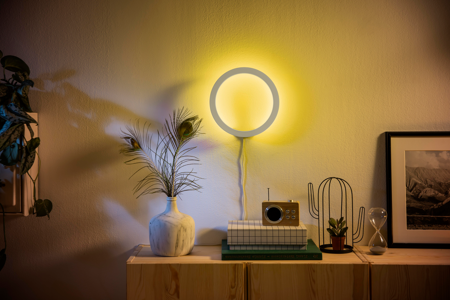 Seinävalaisin Philips Hue Sana valkoinen 20W 24V