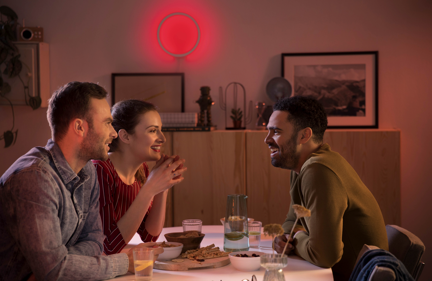 Seinävalaisin Philips Hue Sana valkoinen 20W 24V