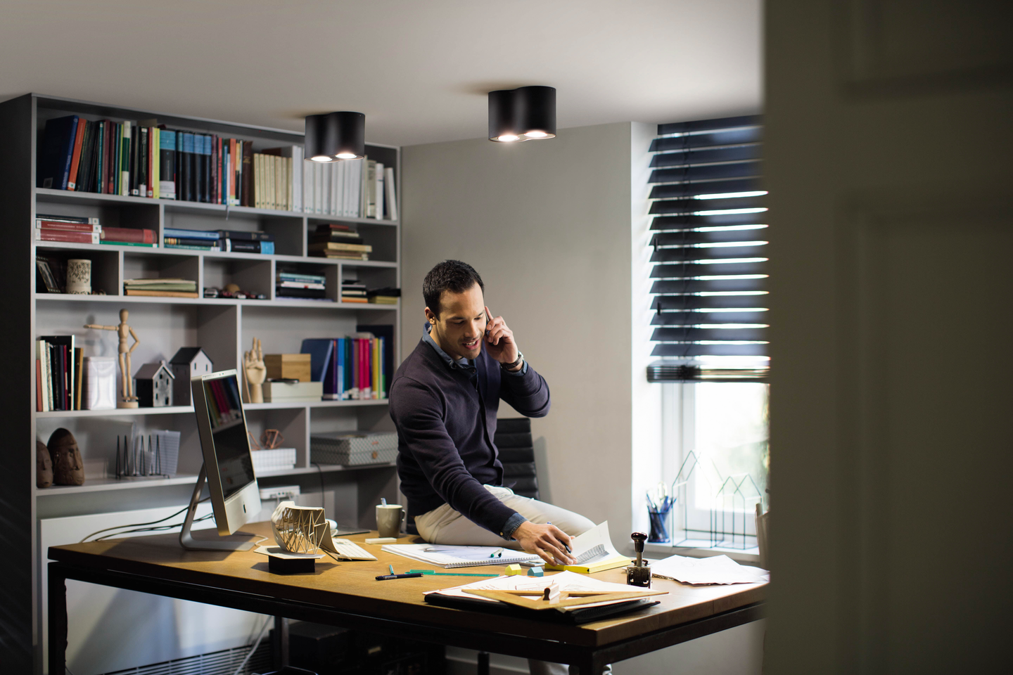 Kohdevalaisin Philips Hue Pillar musta 2x5W 230V