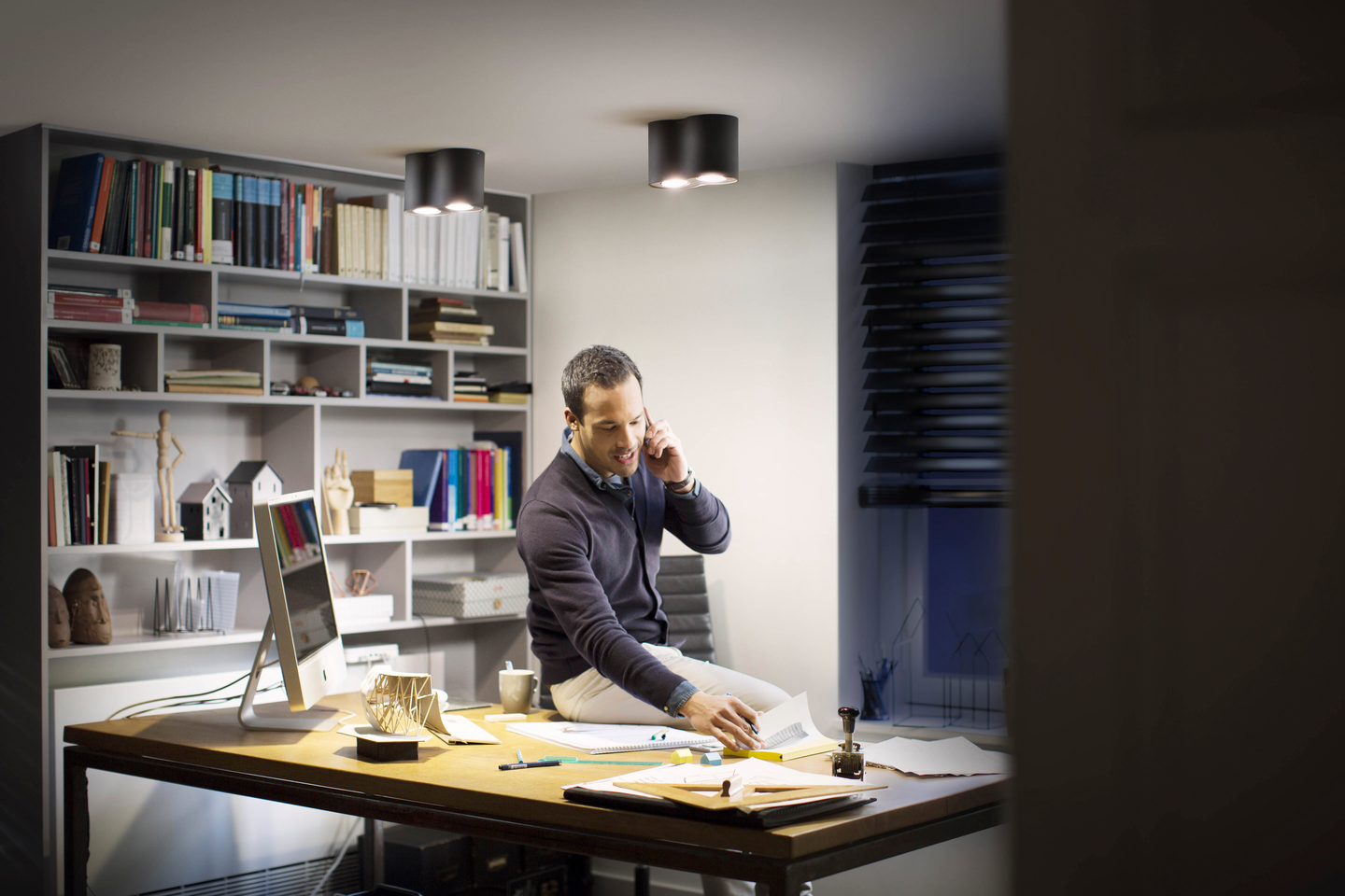 Kohdevalaisin Philips Hue Pillar musta 2x5W 230V