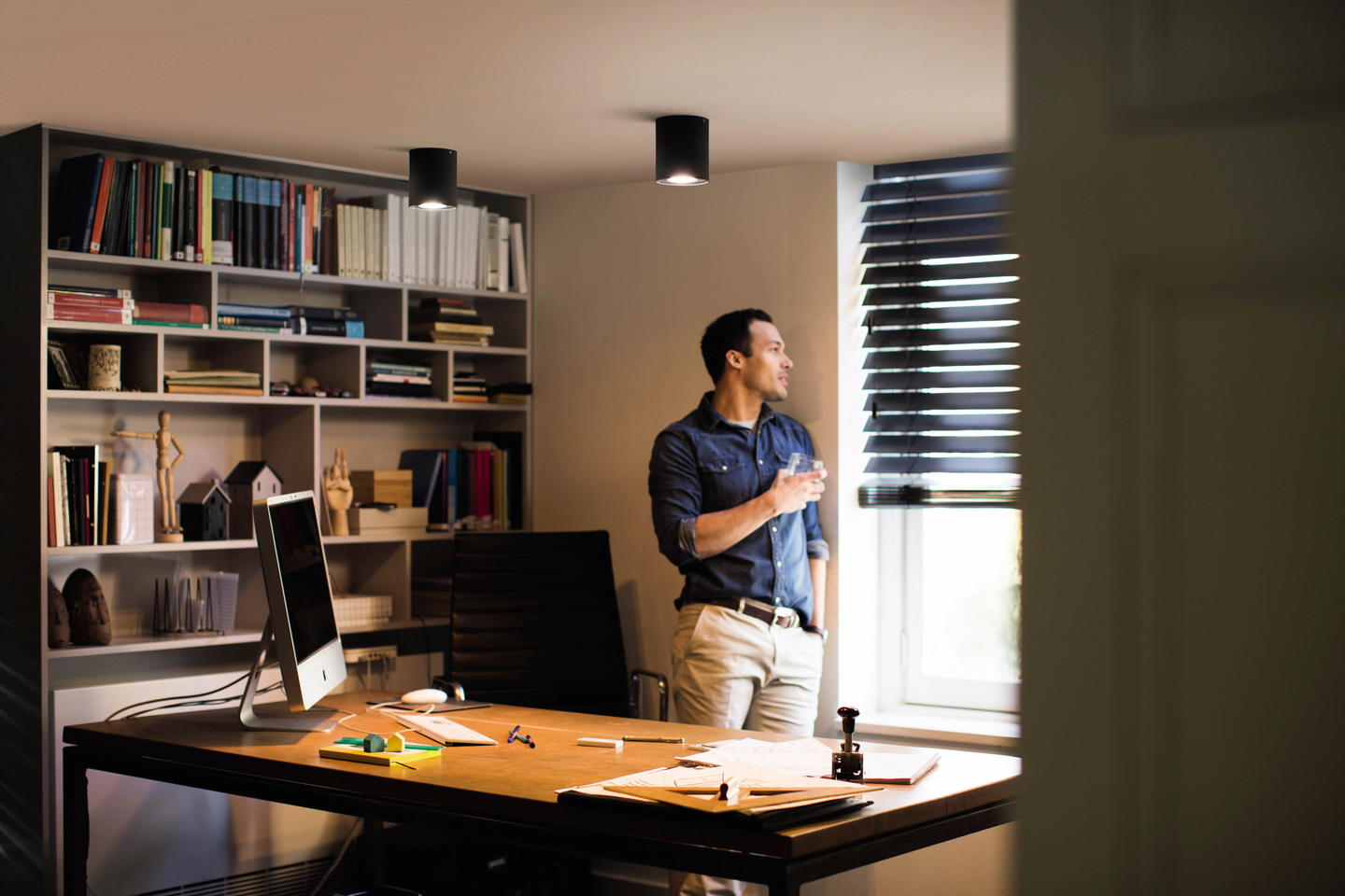 Kohdevalaisin Philips Hue Pillar musta 1x5W 230V