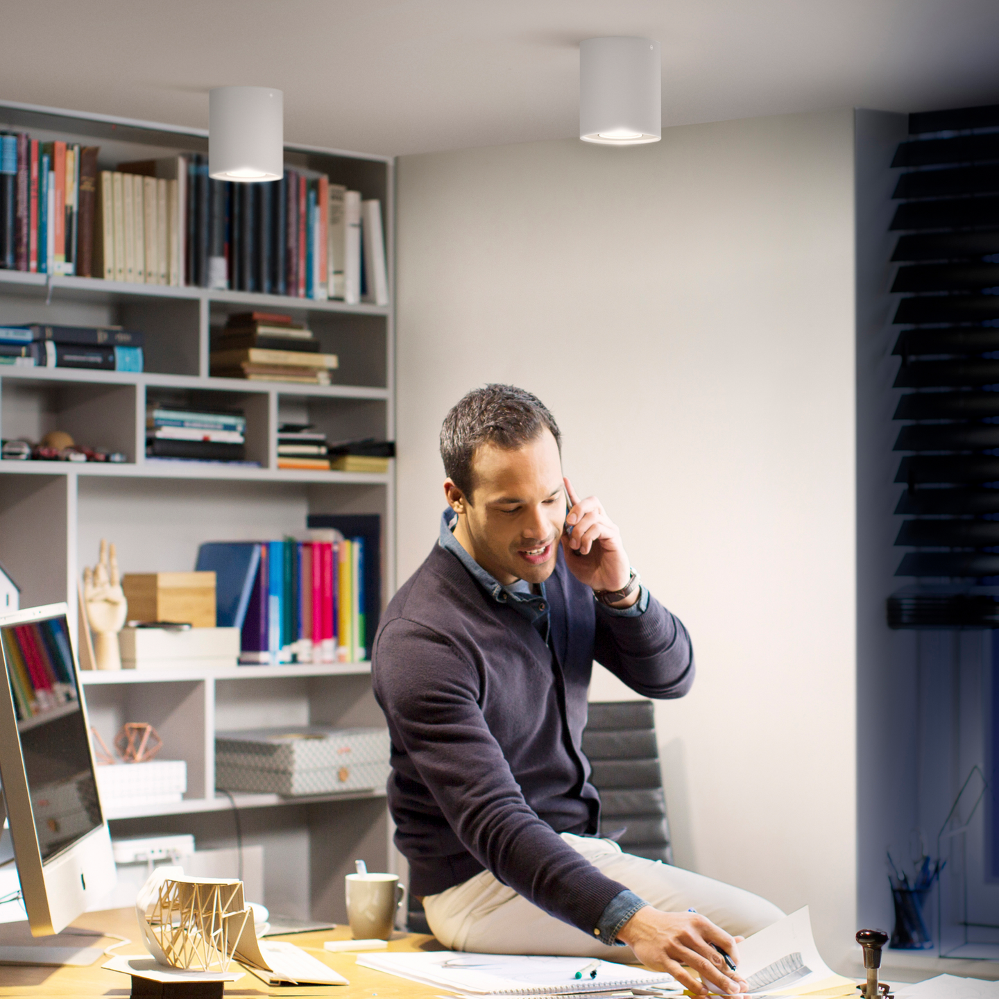 Kohdevalaisin Philips Hue Pillar valkoinen