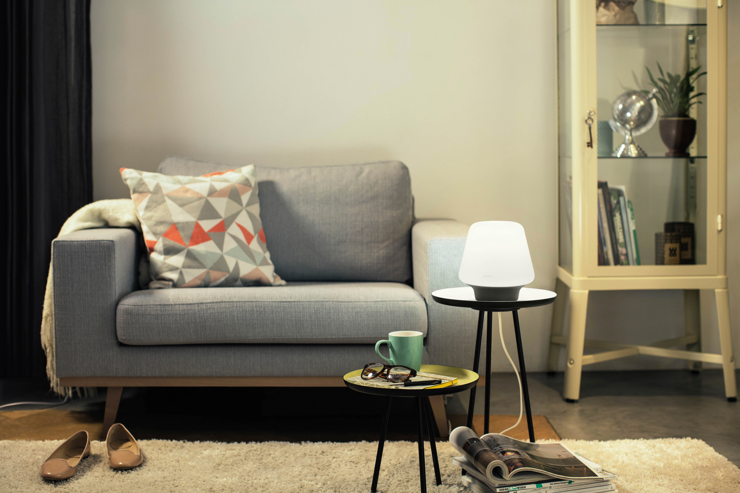 Pöytävalaisin Philips Hue Wellness musta