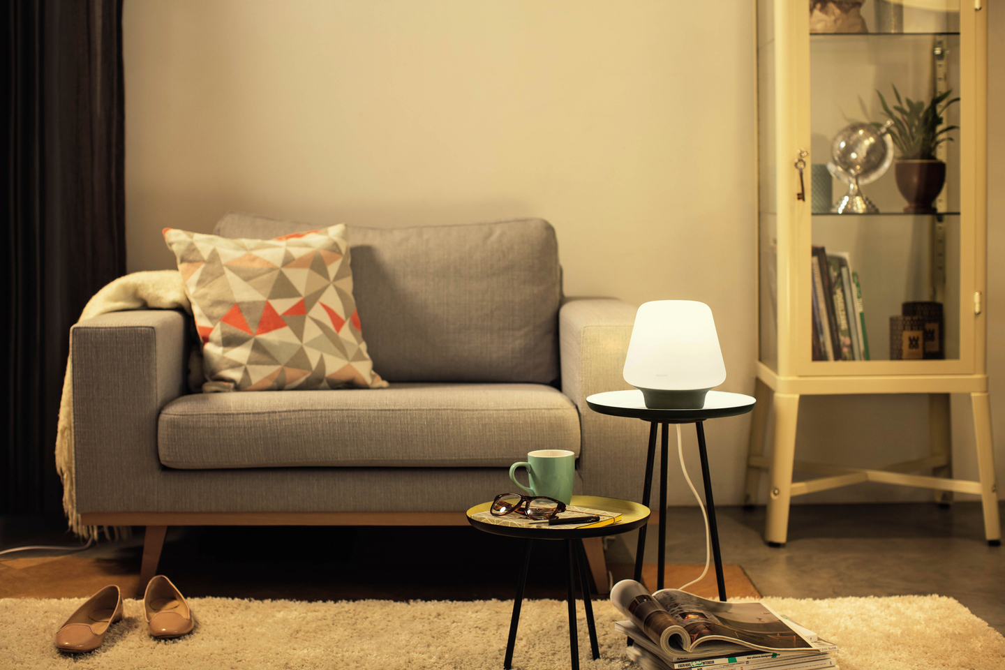 Pöytävalaisin Philips Hue Wellness musta