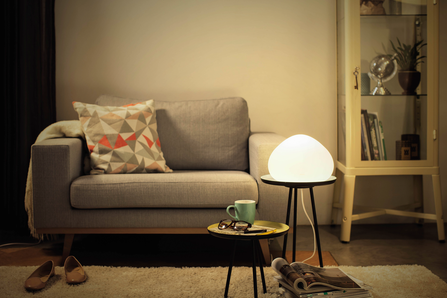 Pöytävalaisin Philips Hue Wellner valkoinen