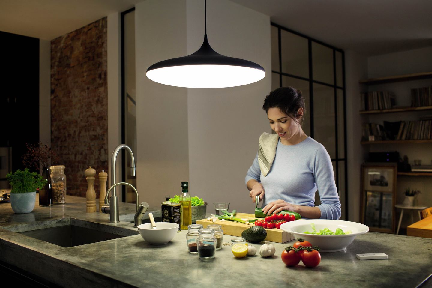 Riippuvalaisin Philips Hue Cher musta