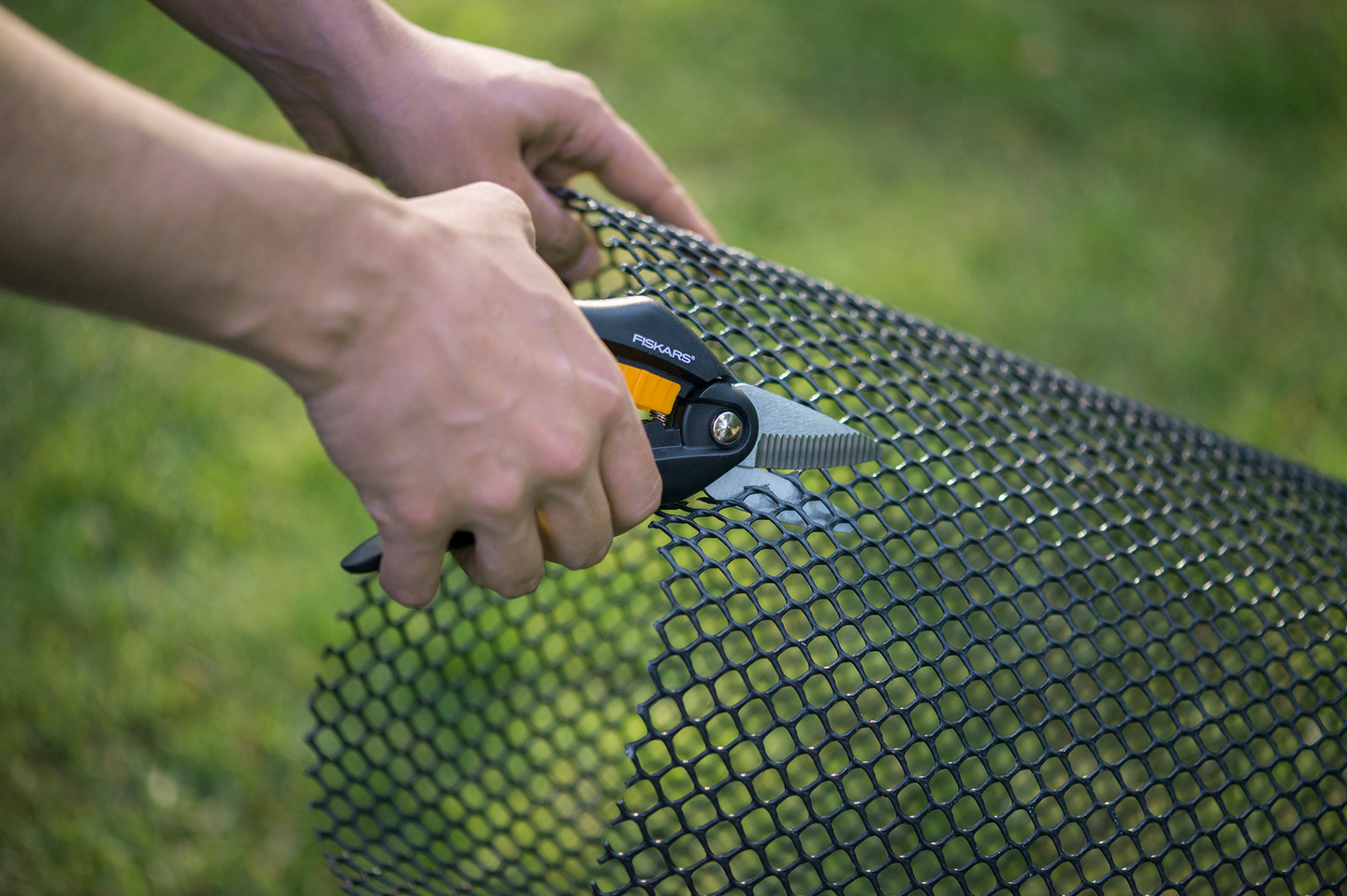 Yleisleikkuri Fiskars hammastetut terät