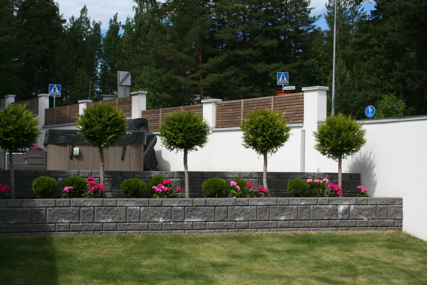 Isovallikivi päätykivi HB 215x215x200mm musta 40kpl/lava 500kg/lava