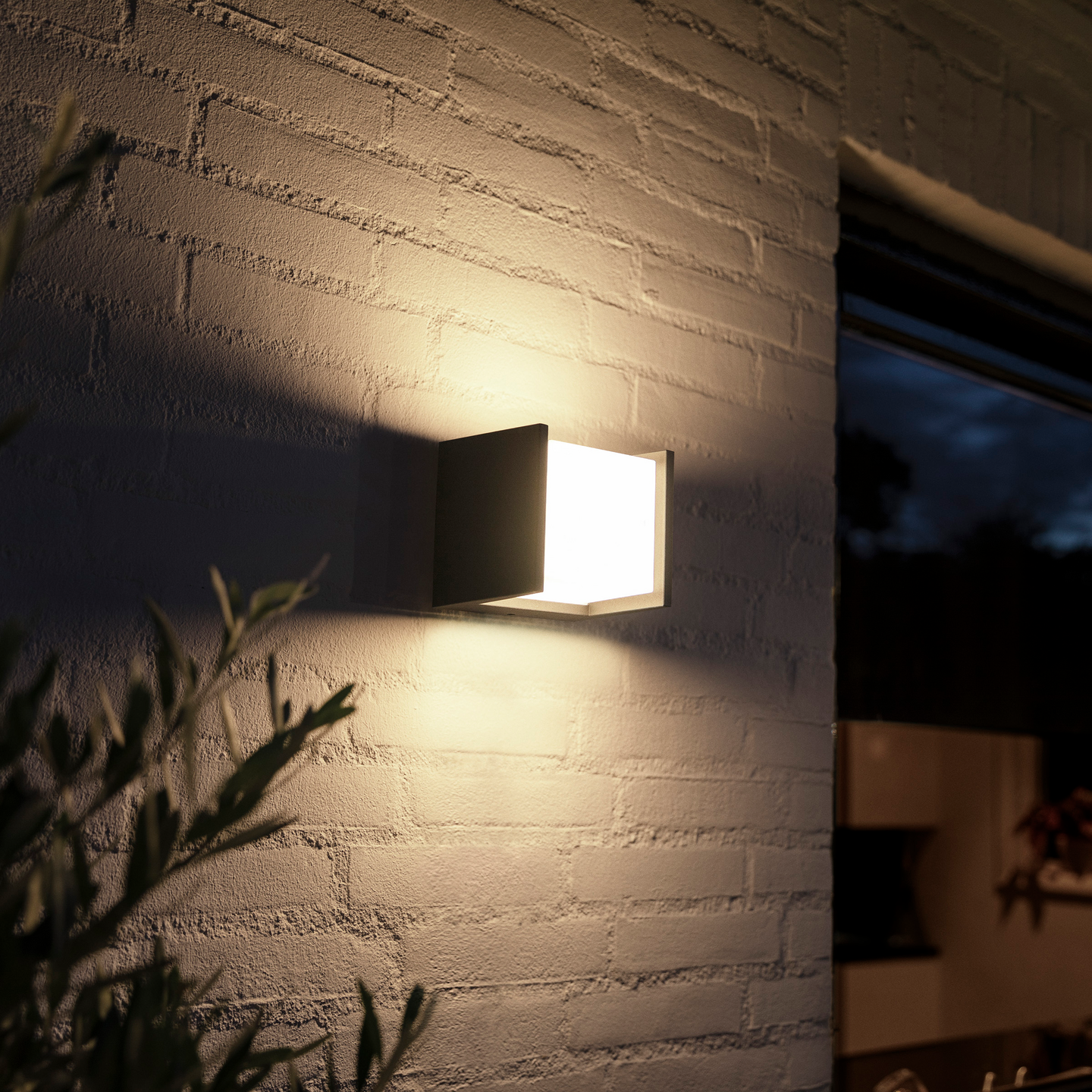 Ulkoseinävalaisin Philips Hue Fuzo musta 13x14