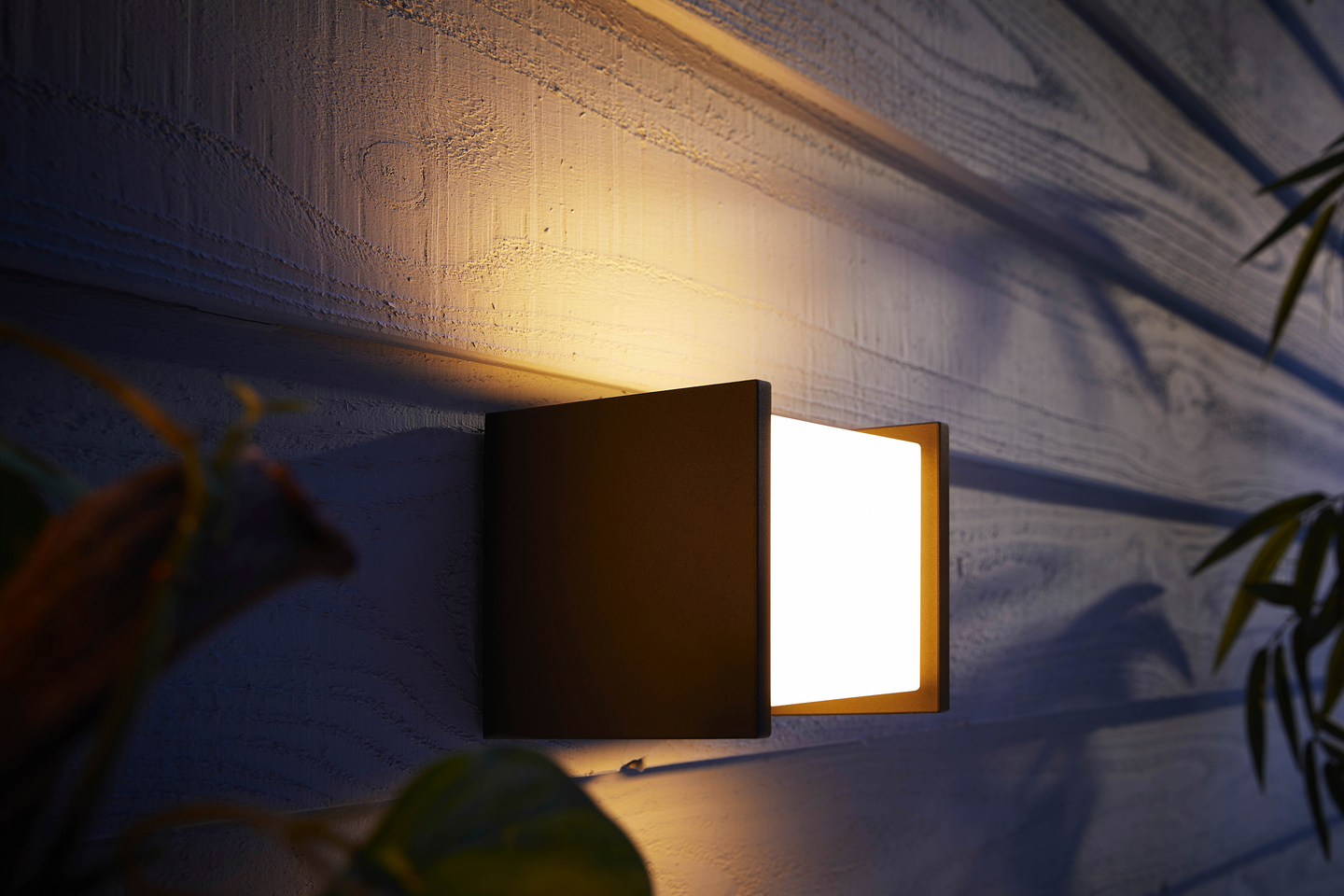 Ulkoseinävalaisin Philips Hue Fuzo musta 13x14
