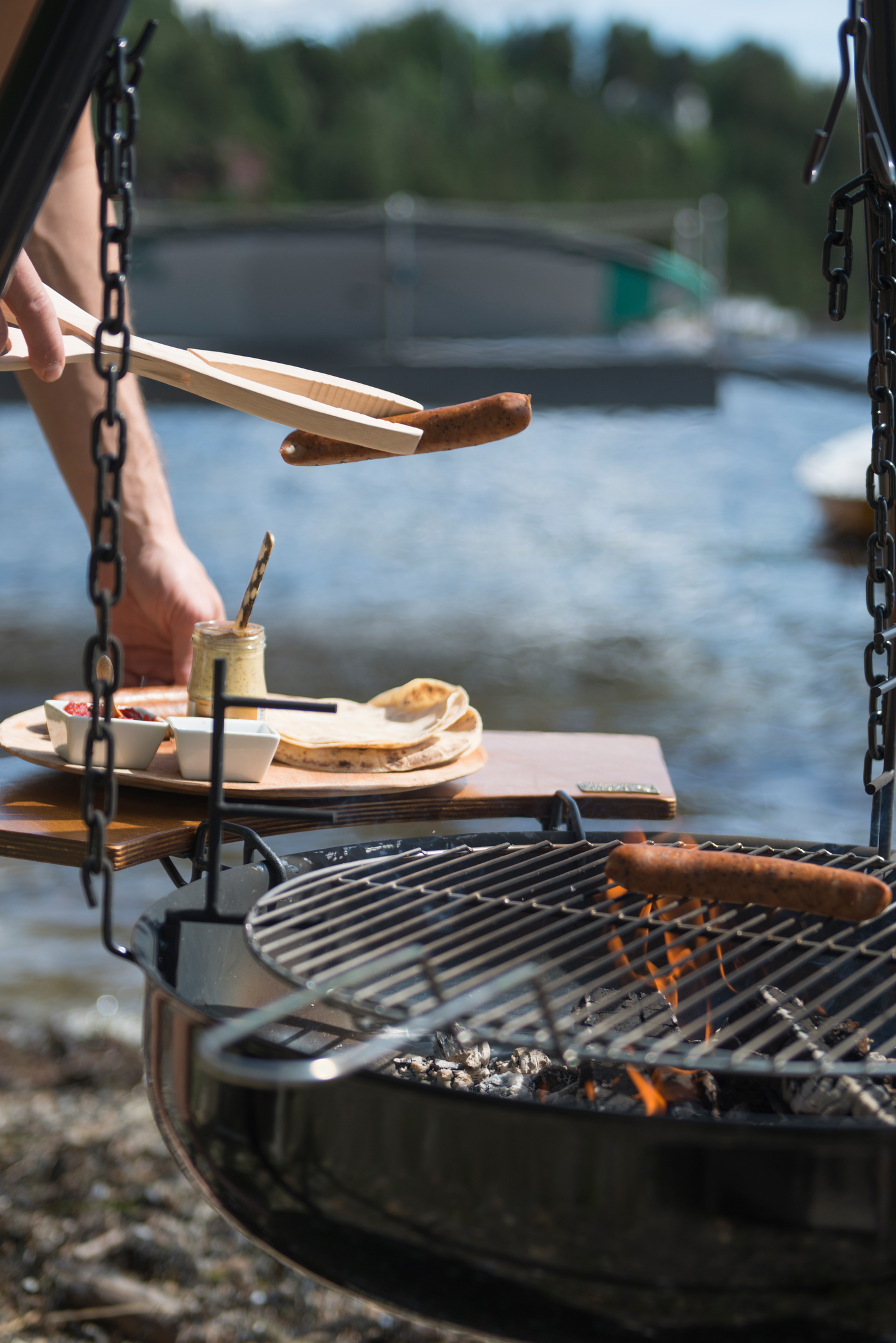 Apupöytä Espegard tulipadalle/-pannulle