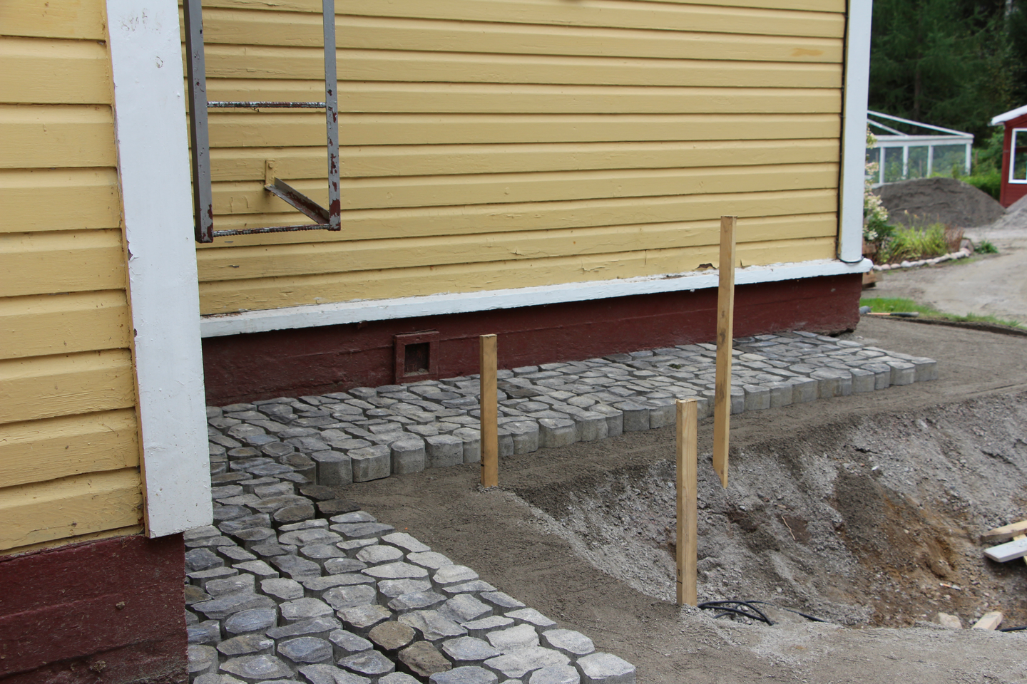 Louhikivi Rudus musta