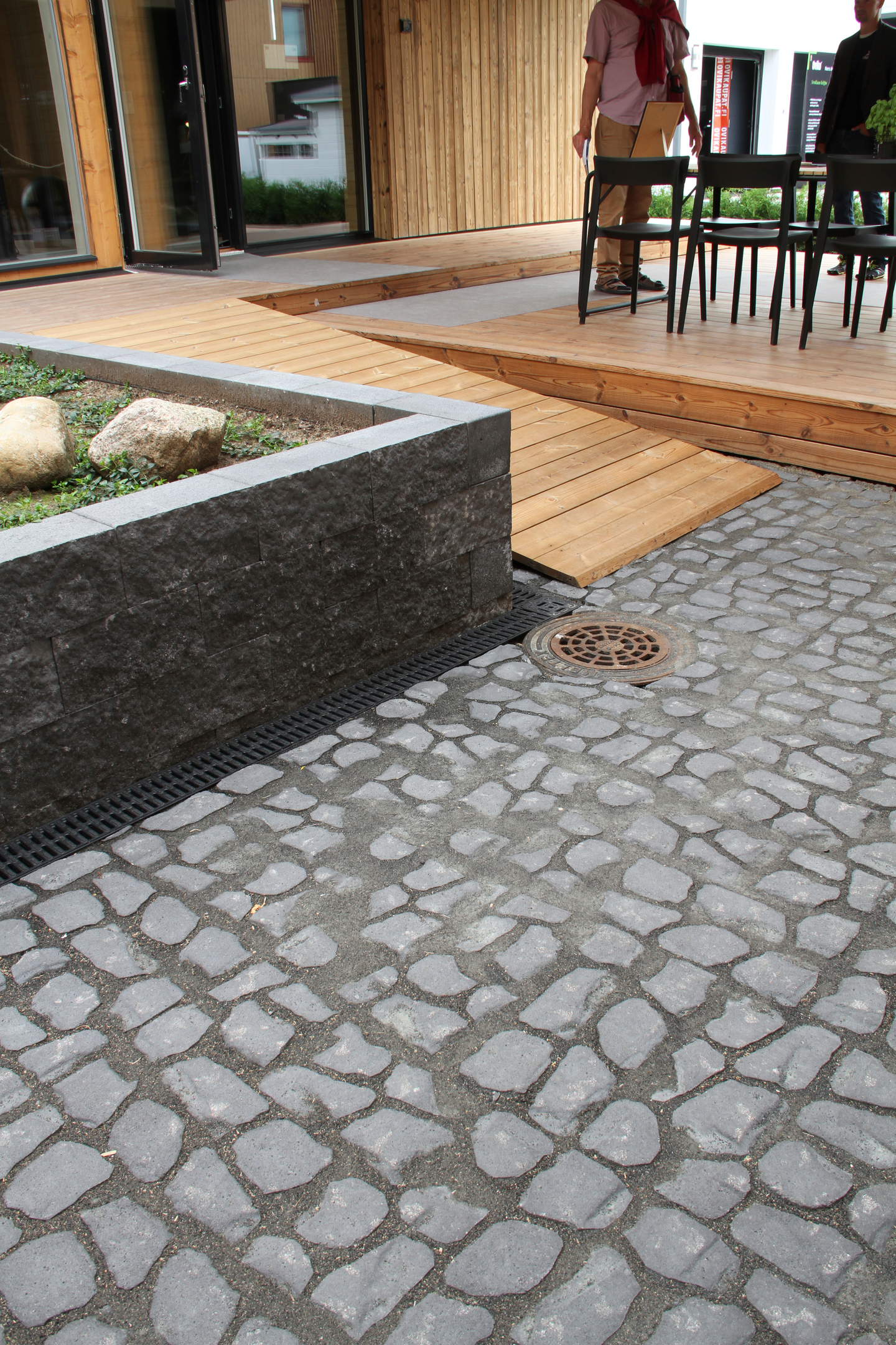 Louhikivi Rudus musta