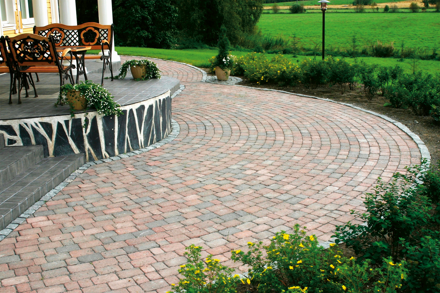 Patinoitu patiokivi HB 210x140x60mm harmaa 9,4m²/lava 1335kg/lava