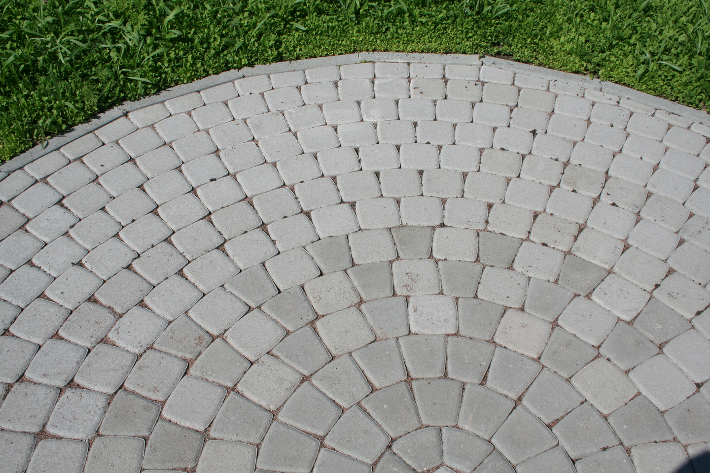 Perinnekivi kaarrekivi HB 110x115x60/80mm harmaa