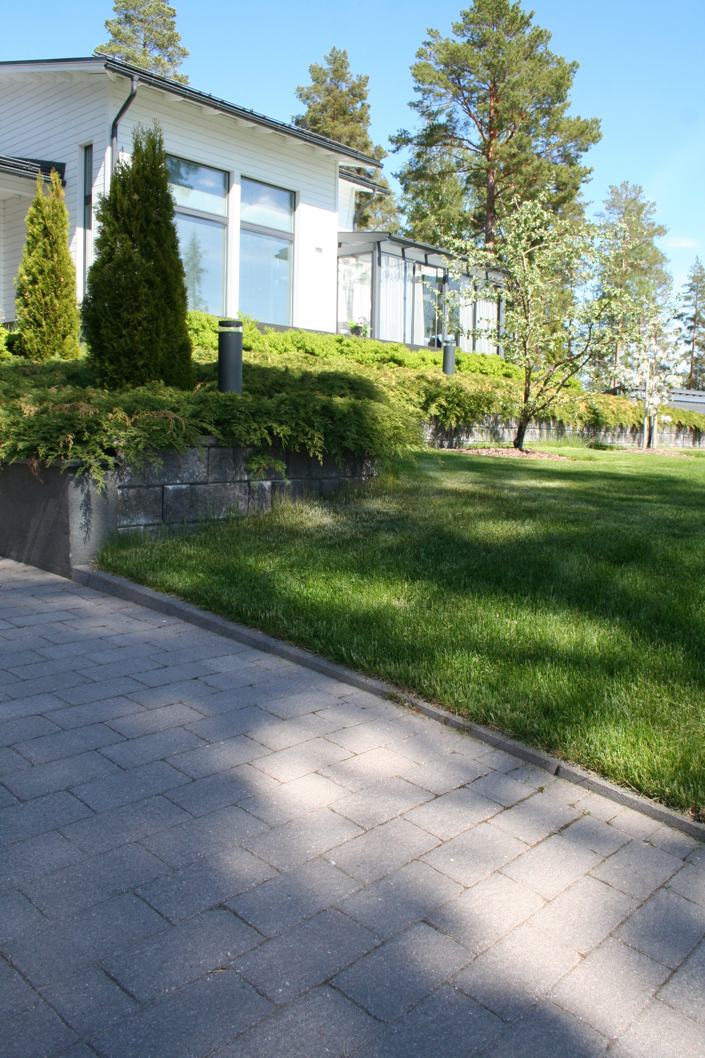 Patinoitu patiokivi iso HB 280x140x60mm musta 10,0m²/lava 1435kg/lava