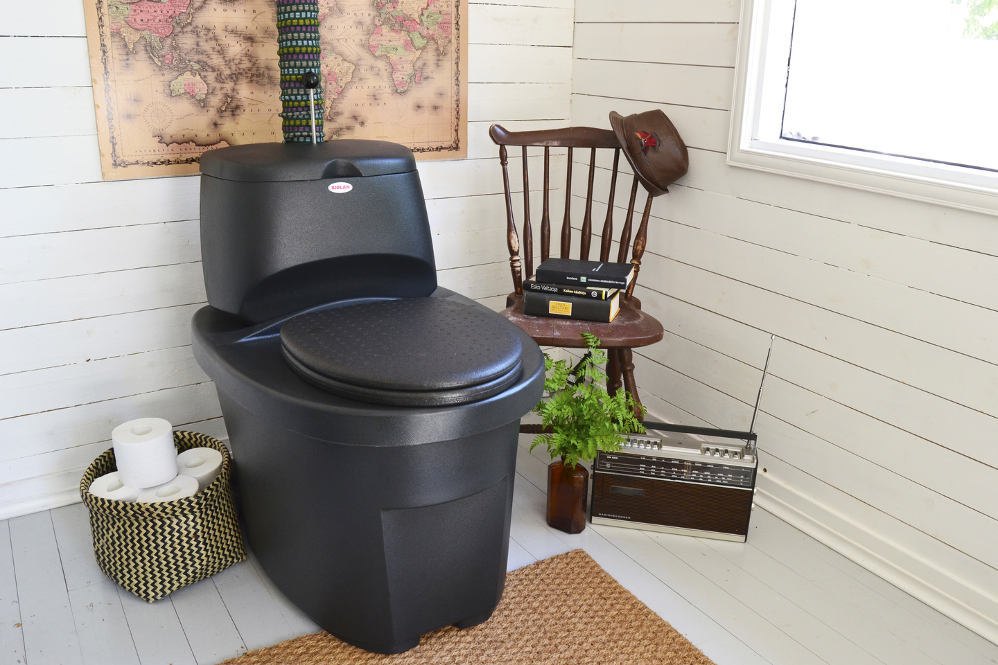 Kuivikekäymälä Biolan erotteleva harmaa